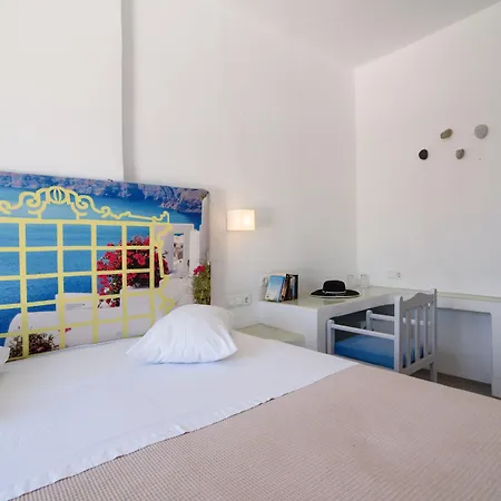 آر كيه بيتش Kamári