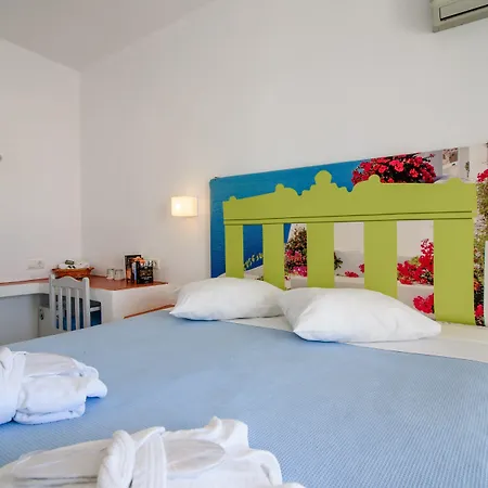 آر كيه بيتش 4* Kamári