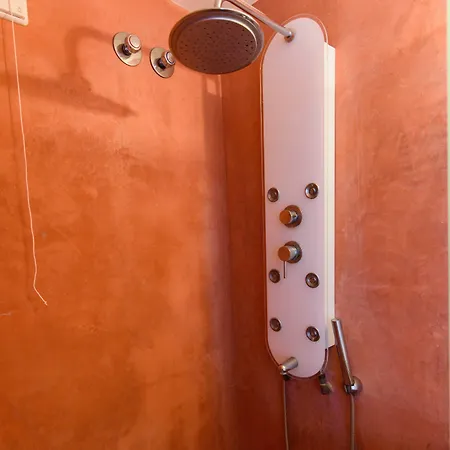 آر كيه بيتش Kamári